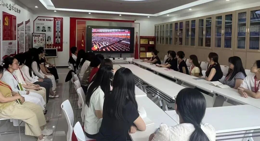 beat365官网组织集中收看庆祝中国共产党成立105周年大会