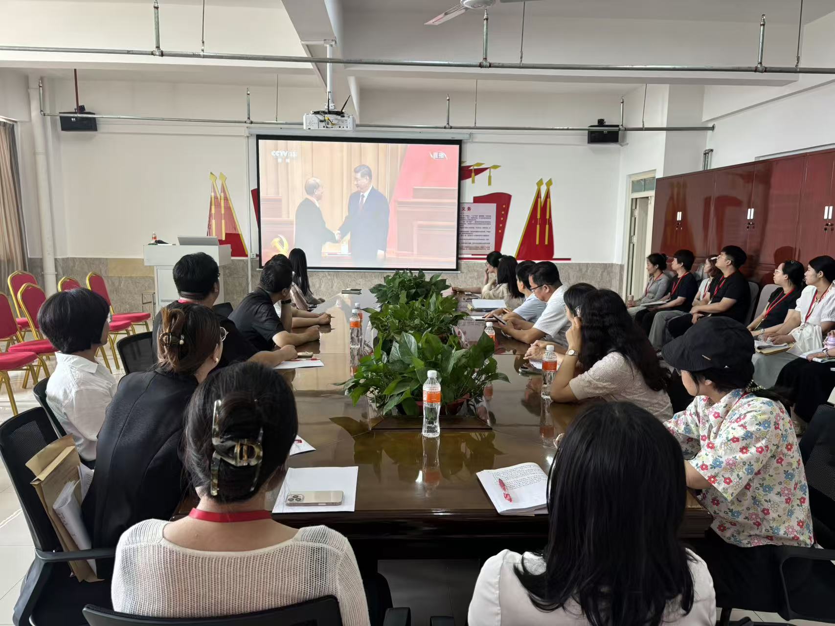beat365官网组织集中收看庆祝中国共产党成立105周年大会