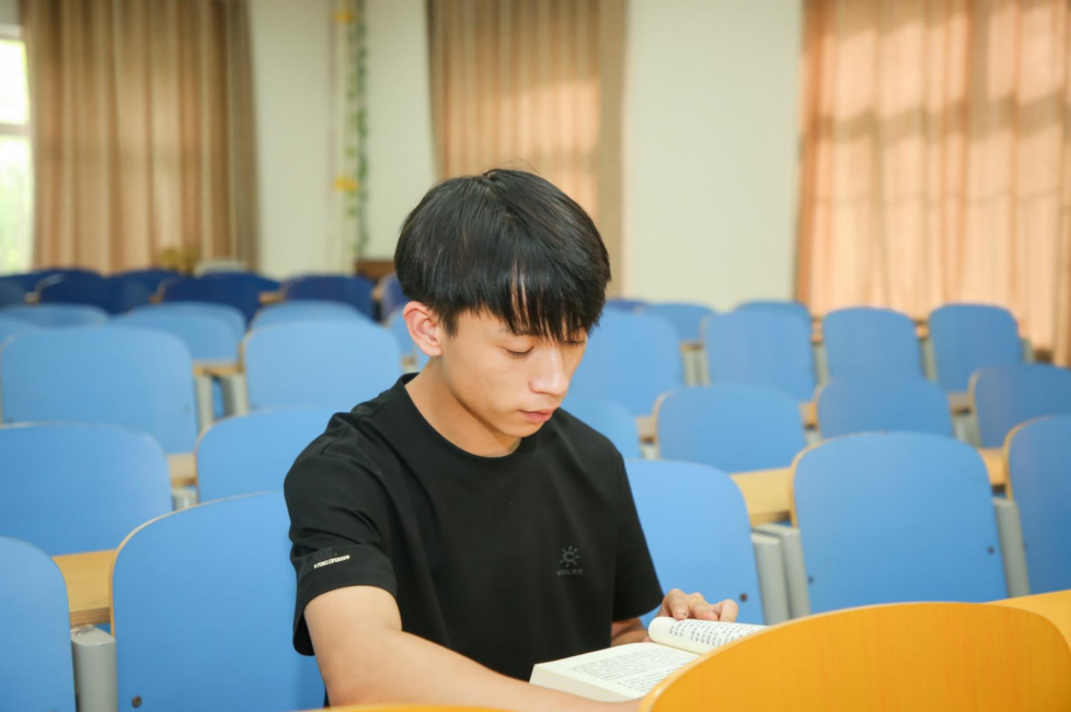 《河北青年报》专题报道beat365学子张书波见义勇为事迹