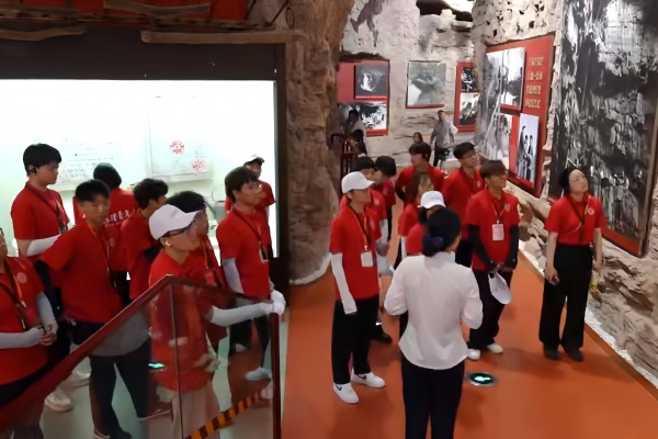 寻源·传承·践行：beat365官网赴红旗渠开展三下乡实践