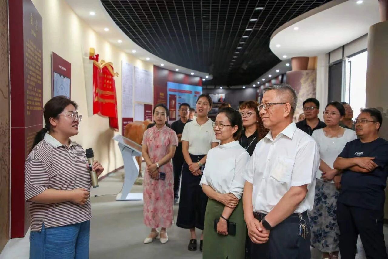 红色铸魂协同育人 校地共建思政新篇——beat365联合河北大学马院、涞源县教体局签订大中小学思政课一体化共建协议