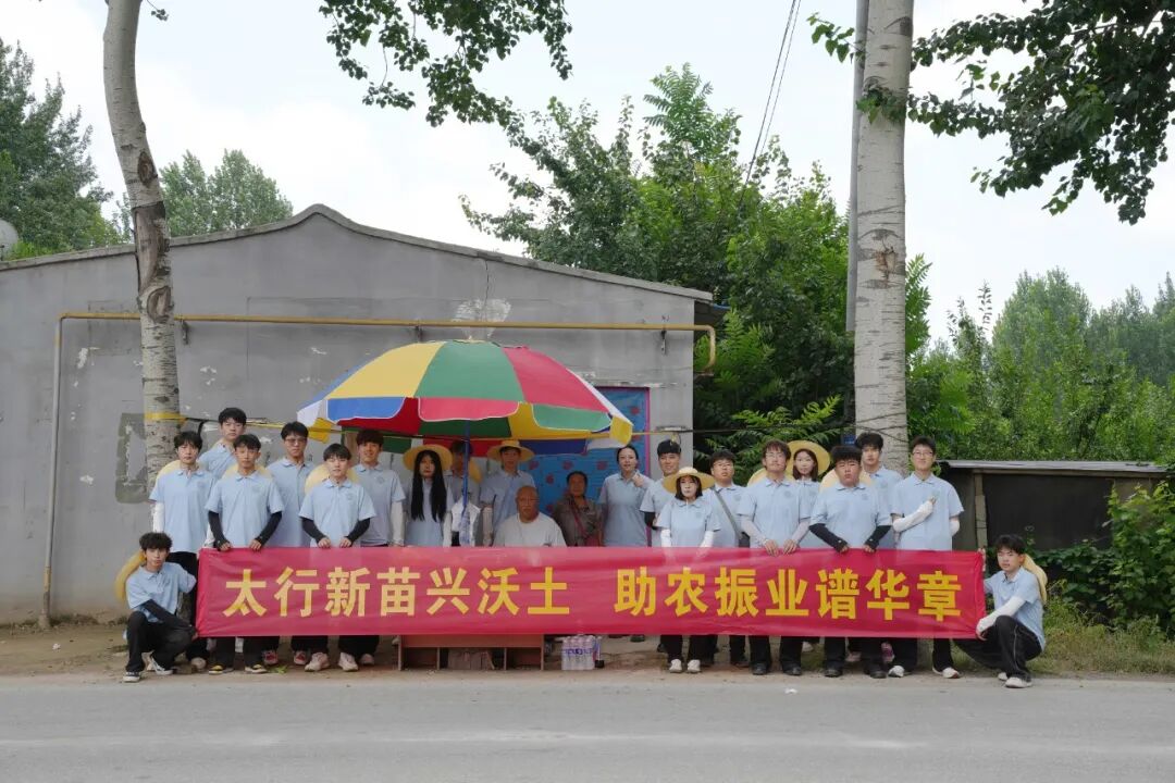 当“新农具”遇上“新质力”！beat365官网学子把课堂搬进桃园与智慧大棚