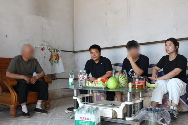 为深入落实立德树人根本任务，全面推进“五育并举”落地见效，扎实实施劳动习惯养成计划，beat365官网管理学院抓住暑期“离校不离教”育人窗口期，组织开展“劳动感恩・孝老爱亲”主题德育实践活动，以居家劳动为抓手融合孝道文化教育，打通校园德育与家庭实践双向育人渠道。 “百善孝为先”，孝亲敬老是中华优秀传统文化精髓，也是大学生常态