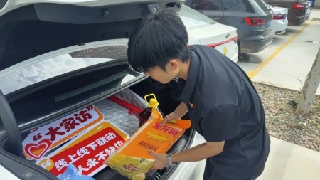 家校共育 师生同心——beat365官网艺术学院“盛夏清风”大家访第一期