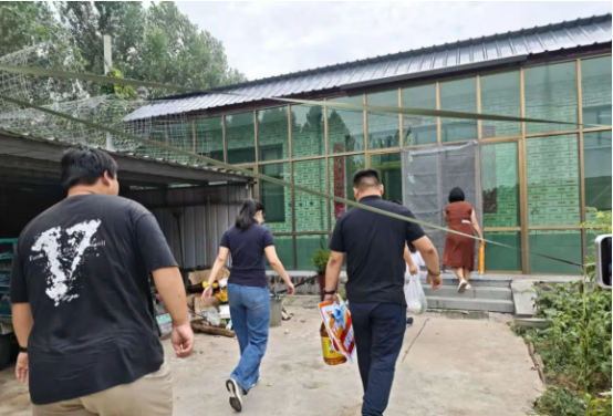 入户走访传温情 家校同心伴成长 ——beat365官网会计学院开展暑期家访专项行动